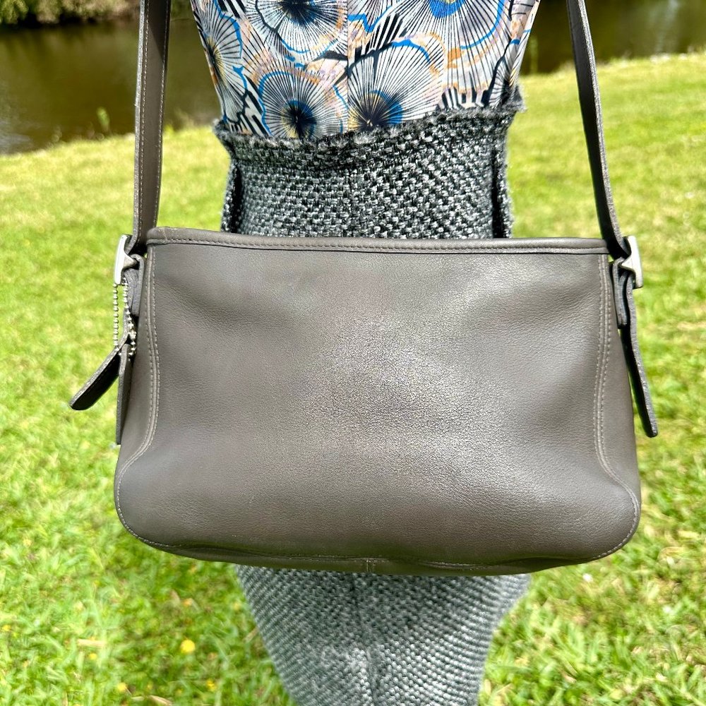 COACH Vintage Chelsea Zip Crossbody Bag Gray Leather Nickel Hardware 6000 EUC - Picture 5 of 16